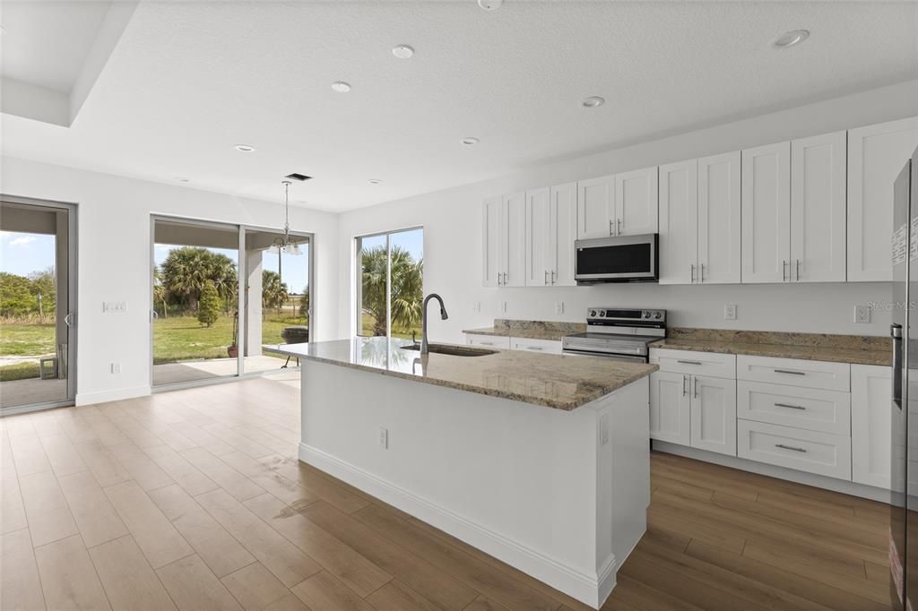 На продажу: $524,900 (4 спален, 2 ванн, 2111 Квадратных фут)