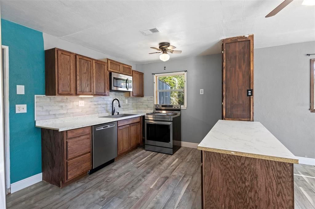 En Venta: $210,000 (2 camas, 2 baños, 1564 Pies cuadrados)