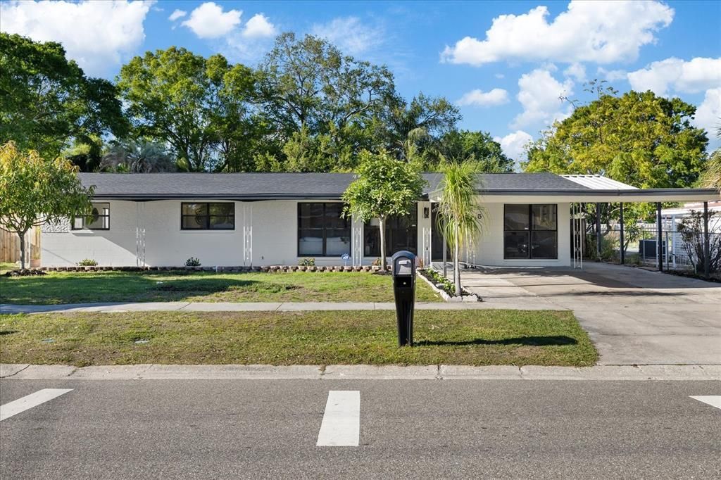 Recently Sold: $589,999 (4 beds, 2 baths, 2504 Square Feet)