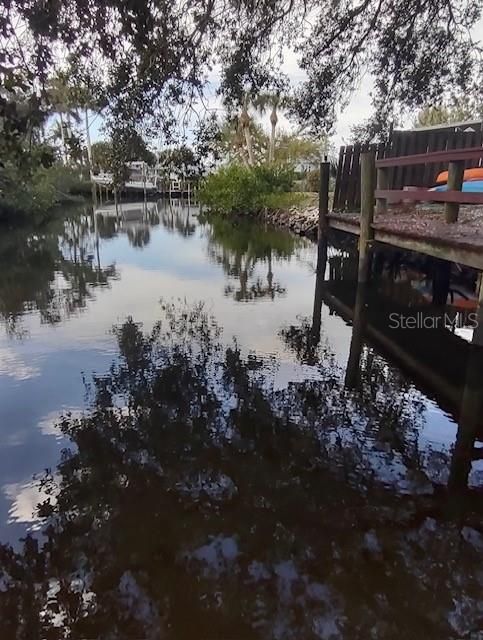 На продажу: $215,000 (0.23 acres)