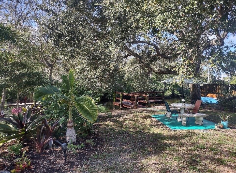 На продажу: $215,000 (0.23 acres)