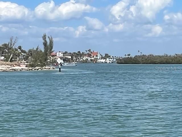 На продажу: $215,000 (0.23 acres)