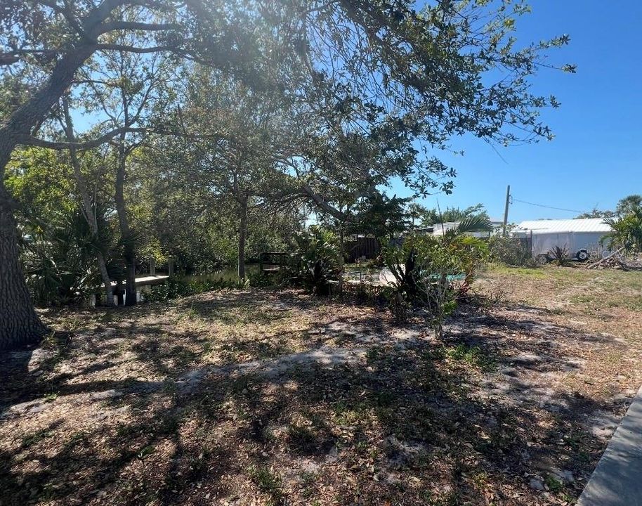 На продажу: $215,000 (0.23 acres)