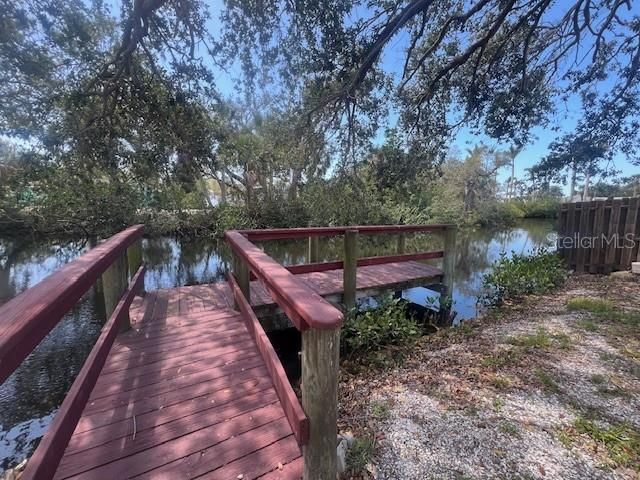 На продажу: $215,000 (0.23 acres)