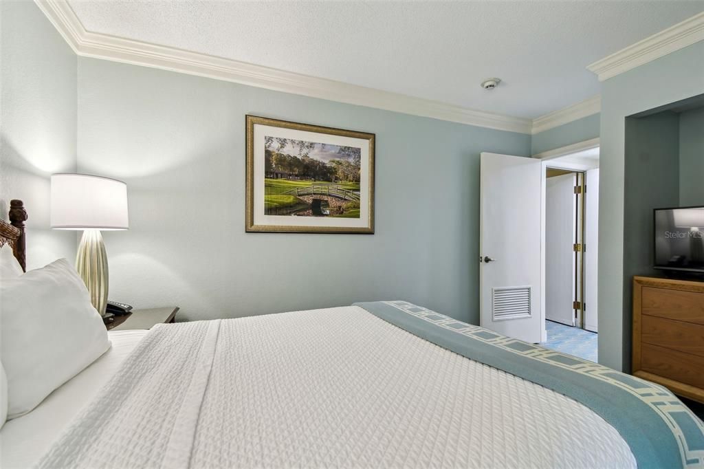 For Sale: $404,900 (2 beds, 2 baths, 1210 Square Feet)