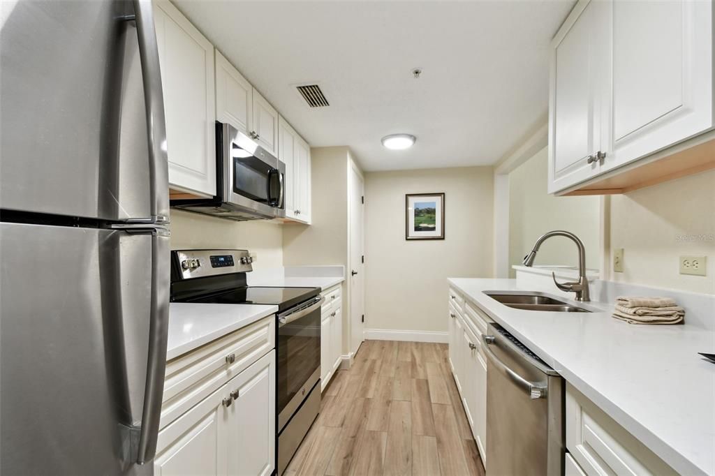 For Sale: $404,900 (2 beds, 2 baths, 1210 Square Feet)