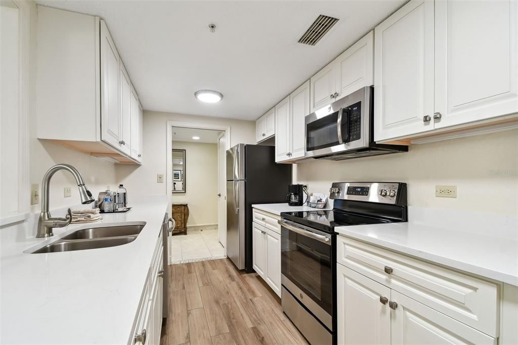 For Sale: $404,900 (2 beds, 2 baths, 1210 Square Feet)