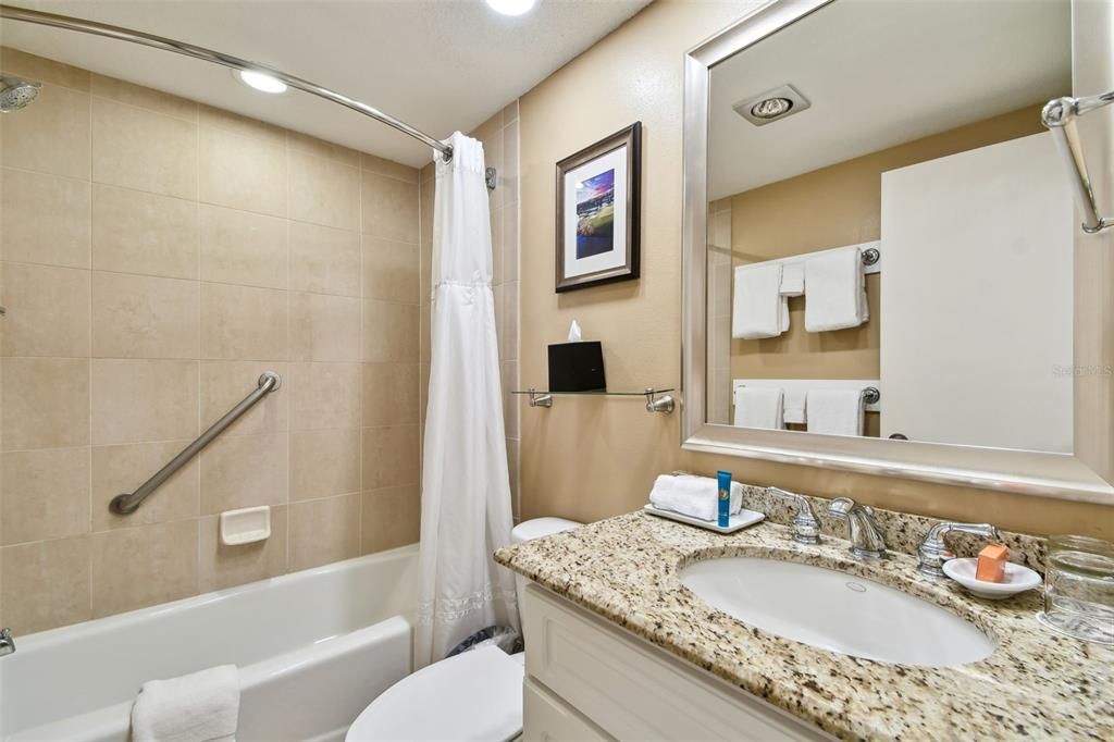 For Sale: $404,900 (2 beds, 2 baths, 1210 Square Feet)