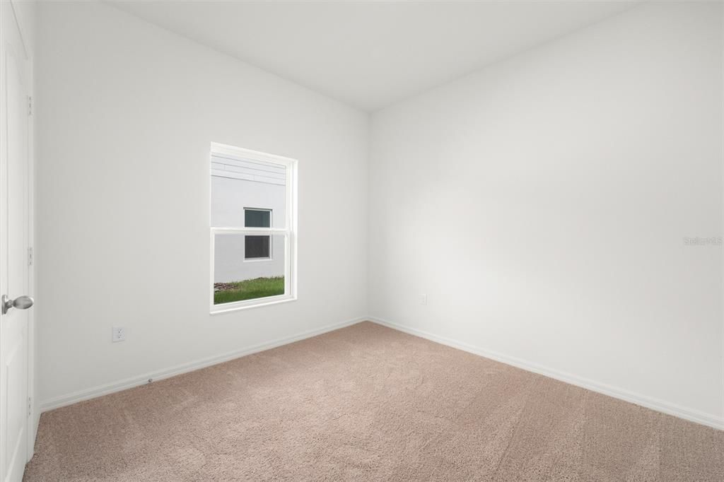 合同活跃: $302,900 (3 贝兹, 2 浴室, 1206 平方英尺)