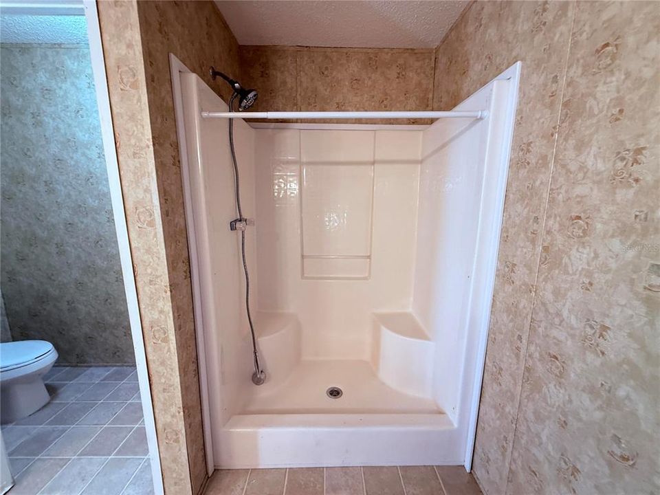 Под контрактом: $210,000 (4 спален, 2 ванн, 2152 Квадратных фут)