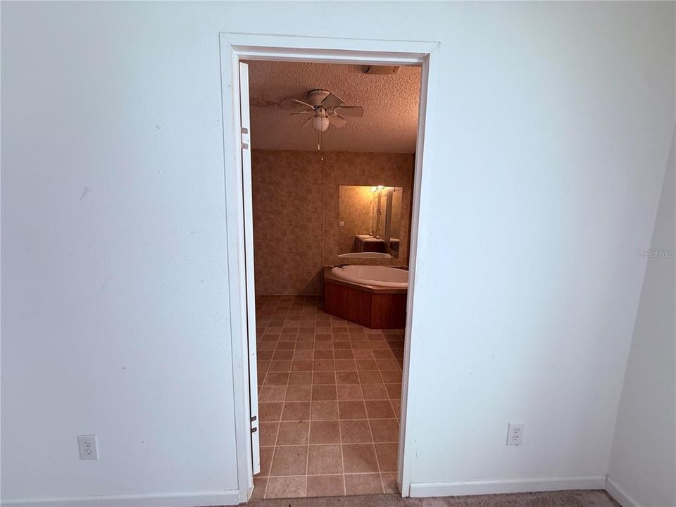 Под контрактом: $210,000 (4 спален, 2 ванн, 2152 Квадратных фут)