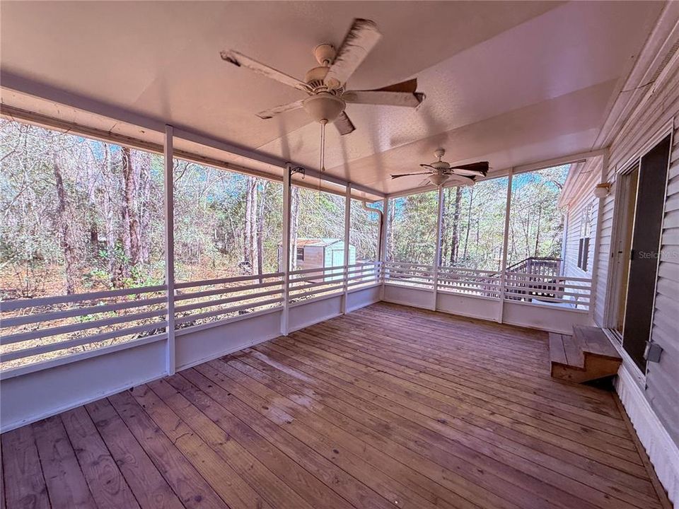 Под контрактом: $210,000 (4 спален, 2 ванн, 2152 Квадратных фут)