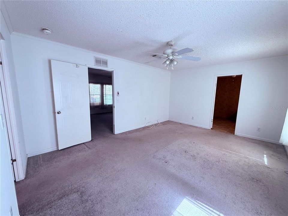 Под контрактом: $210,000 (4 спален, 2 ванн, 2152 Квадратных фут)