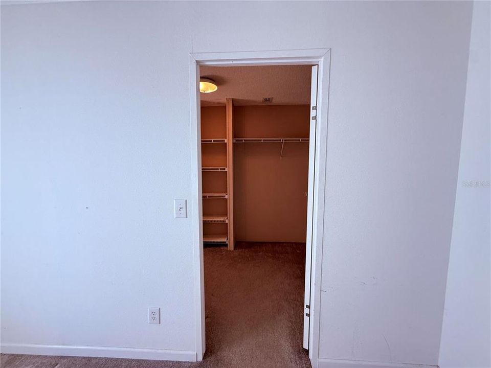 Под контрактом: $210,000 (4 спален, 2 ванн, 2152 Квадратных фут)