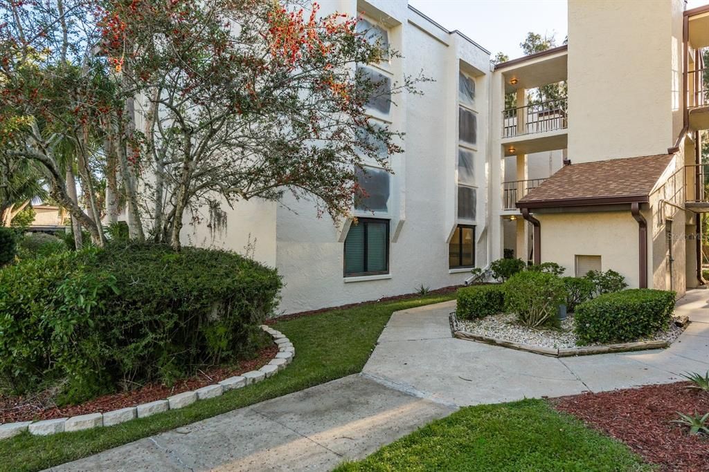 Под контрактом: $139,900 (2 спален, 1 ванн, 857 Квадратных фут)