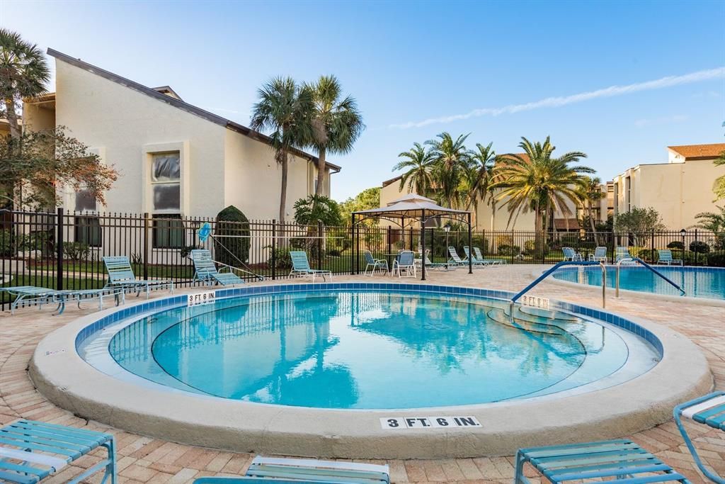 Под контрактом: $139,900 (2 спален, 1 ванн, 857 Квадратных фут)