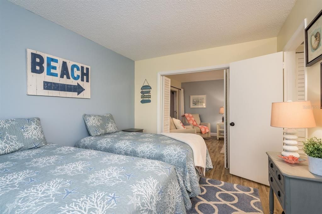 Под контрактом: $139,900 (2 спален, 1 ванн, 857 Квадратных фут)