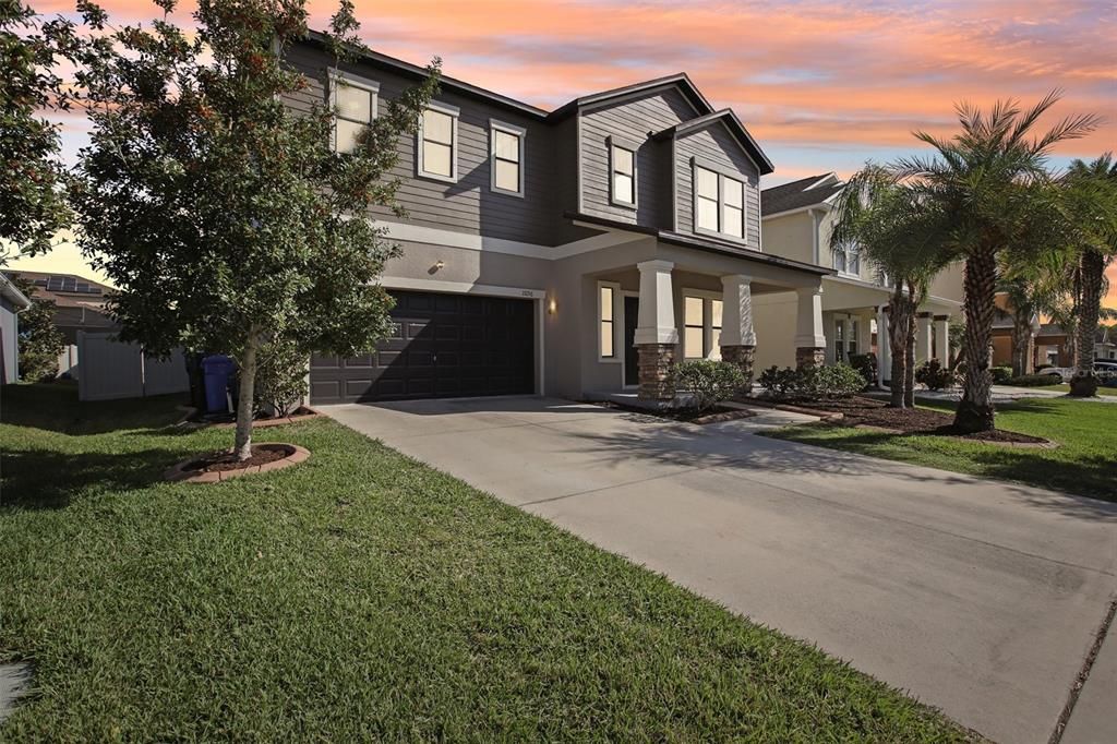 Recently Sold: $420,000 (4 beds, 2 baths, 2582 Square Feet)