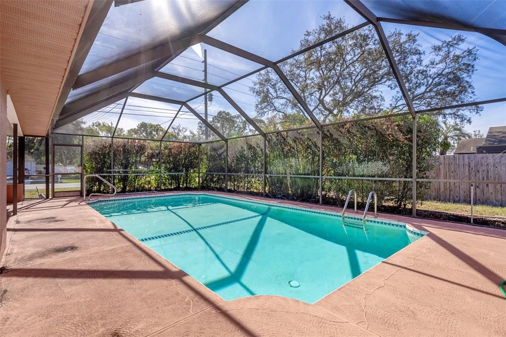 Active With Contract: $337,900 (4 beds, 2 baths, 2141 Square Feet)