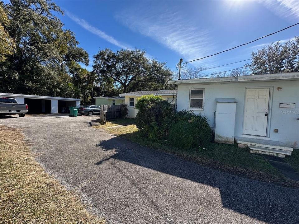 Под контрактом: $284,900 (4 спален, 3 ванн, 2103 Квадратных фут)