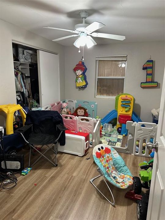 Под контрактом: $284,900 (4 спален, 3 ванн, 2103 Квадратных фут)