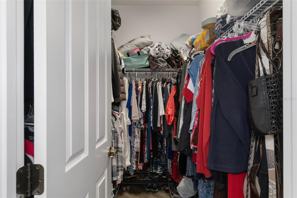 合同活跃: $351,500 (3 贝兹, 2 浴室, 2076 平方英尺)