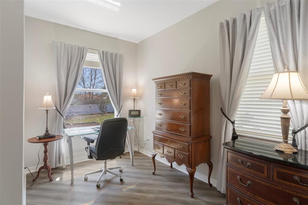 合同活跃: $351,500 (3 贝兹, 2 浴室, 2076 平方英尺)