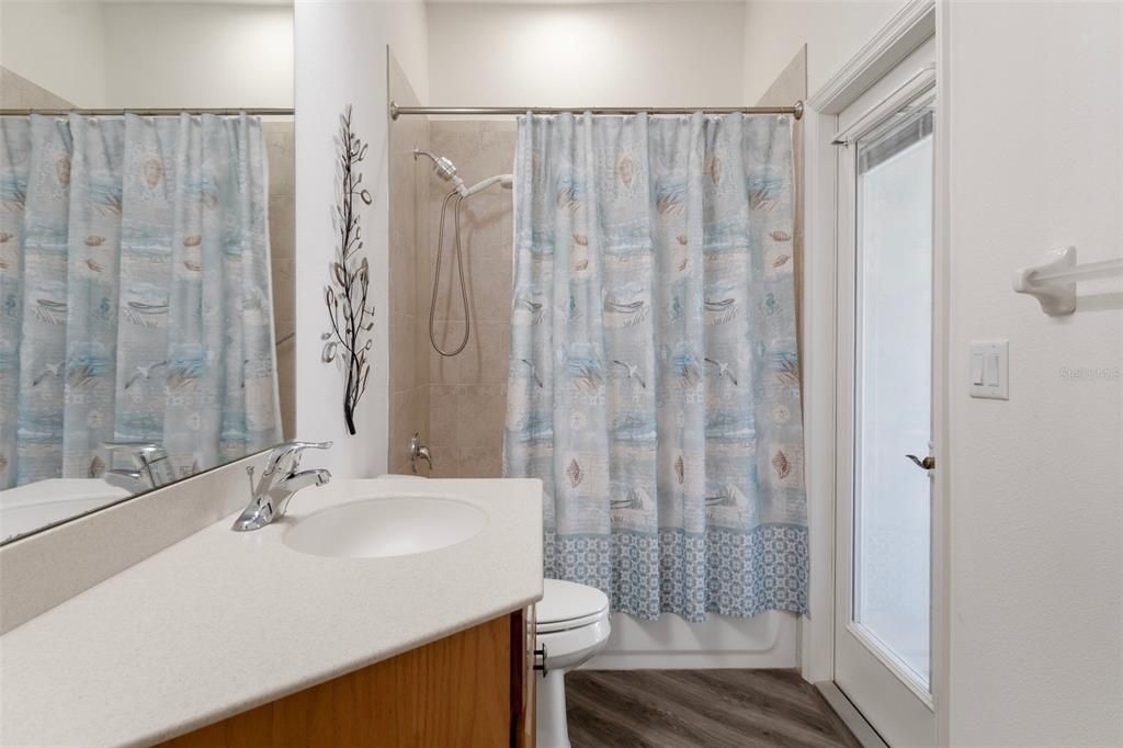 合同活跃: $351,500 (3 贝兹, 2 浴室, 2076 平方英尺)