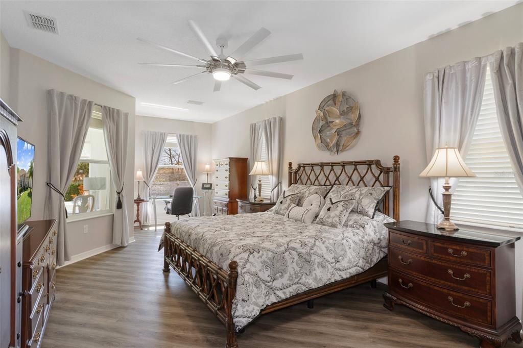 合同活跃: $351,500 (3 贝兹, 2 浴室, 2076 平方英尺)