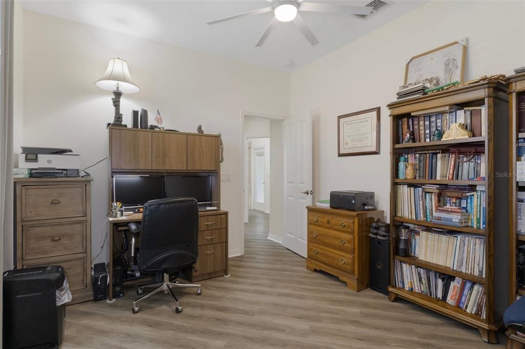 合同活跃: $351,500 (3 贝兹, 2 浴室, 2076 平方英尺)