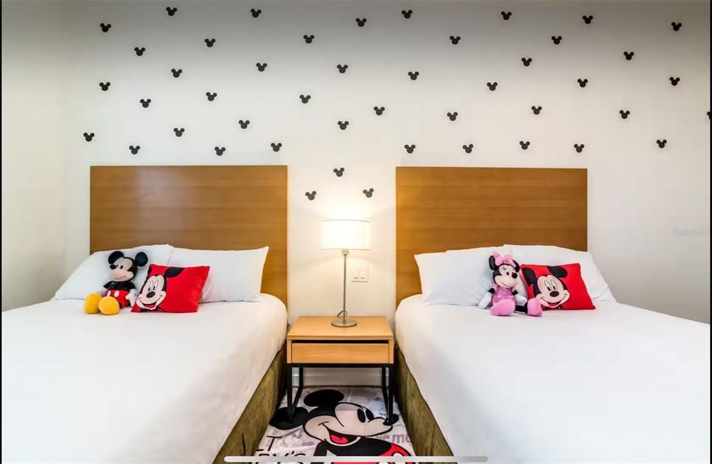 Под контрактом: $298,500 (2 спален, 2 ванн, 1350 Квадратных фут)