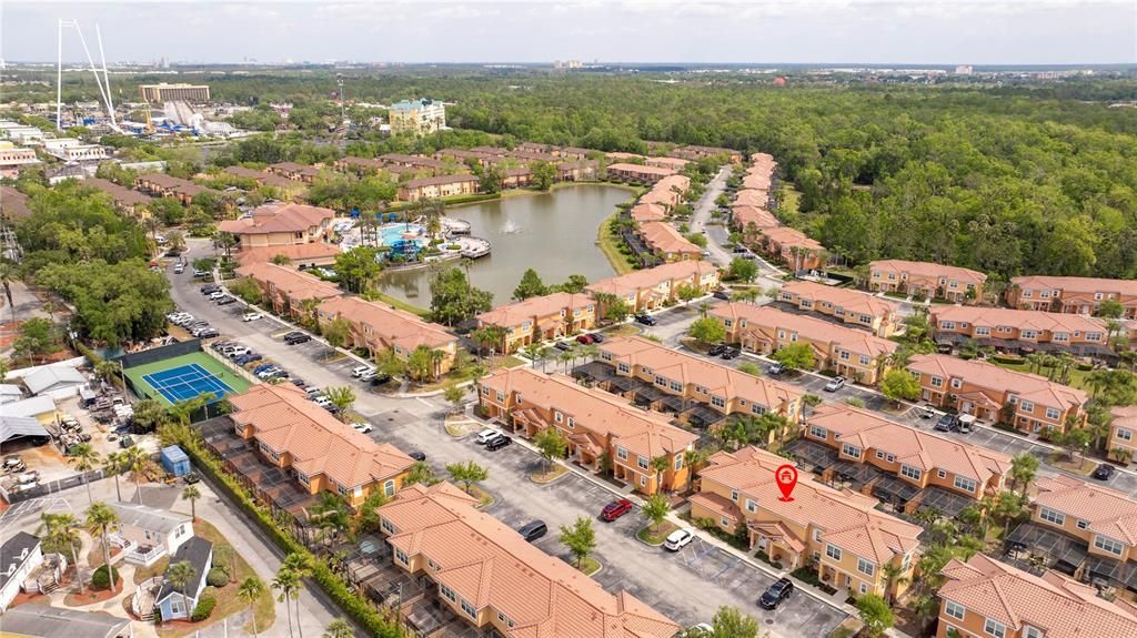 Под контрактом: $298,500 (2 спален, 2 ванн, 1350 Квадратных фут)