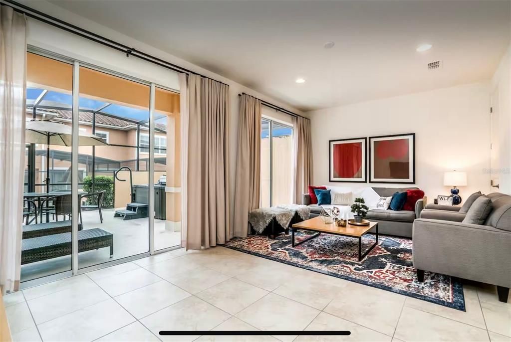 Под контрактом: $298,500 (2 спален, 2 ванн, 1350 Квадратных фут)