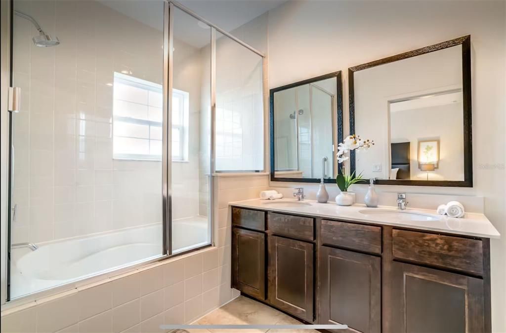 Под контрактом: $298,500 (2 спален, 2 ванн, 1350 Квадратных фут)