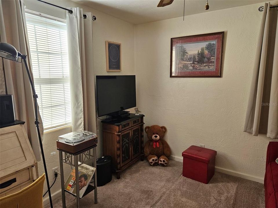 待售: $325,000 (2 贝兹, 1 浴室, 942 平方英尺)