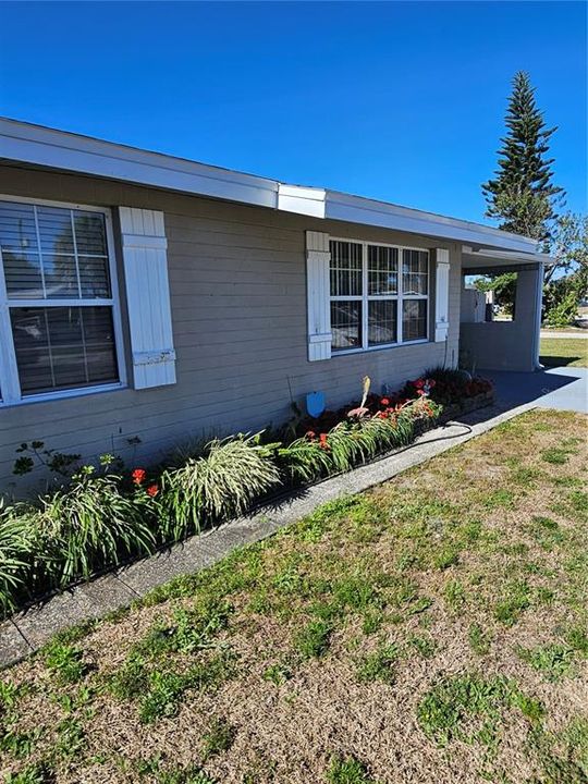 待售: $325,000 (2 贝兹, 1 浴室, 942 平方英尺)