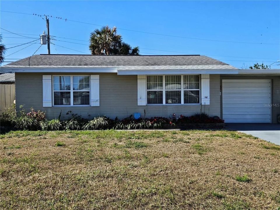 待售: $325,000 (2 贝兹, 1 浴室, 942 平方英尺)