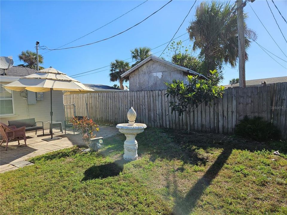 待售: $325,000 (2 贝兹, 1 浴室, 942 平方英尺)