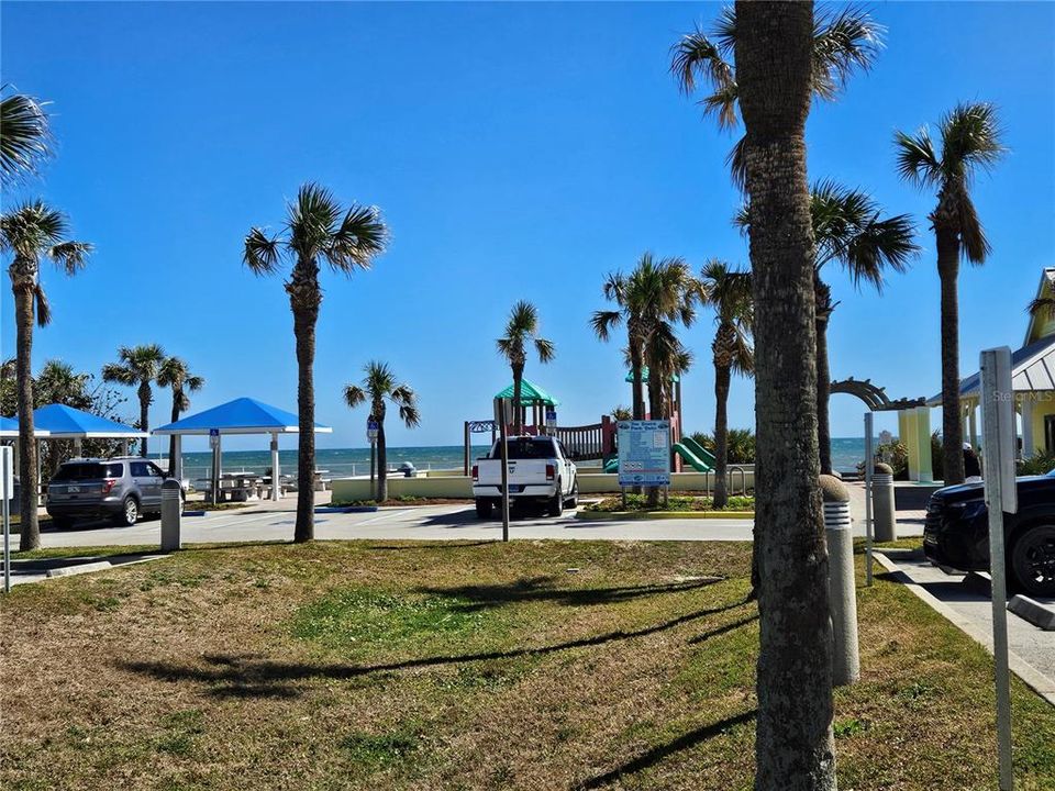 待售: $325,000 (2 贝兹, 1 浴室, 942 平方英尺)