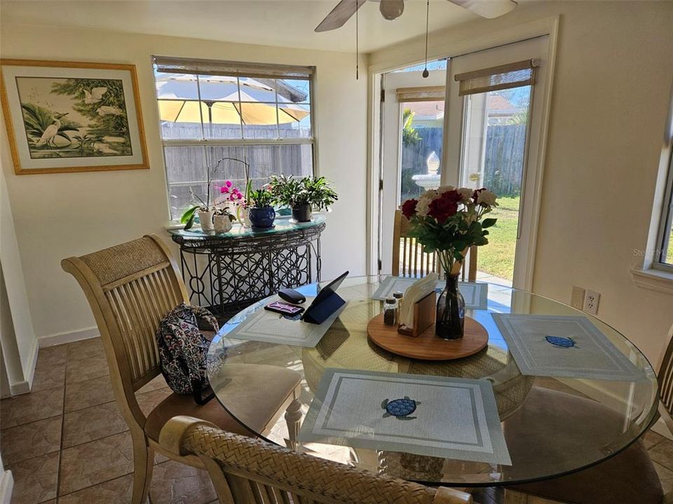 待售: $325,000 (2 贝兹, 1 浴室, 942 平方英尺)