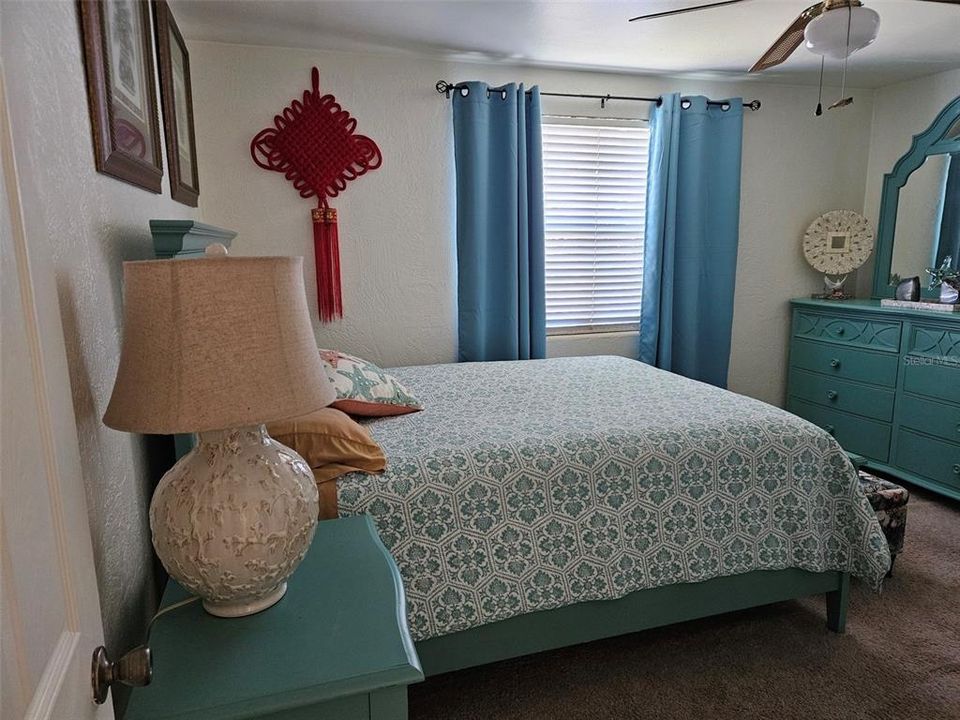 待售: $325,000 (2 贝兹, 1 浴室, 942 平方英尺)