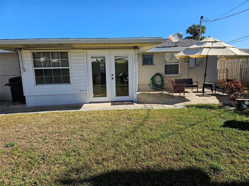 待售: $325,000 (2 贝兹, 1 浴室, 942 平方英尺)