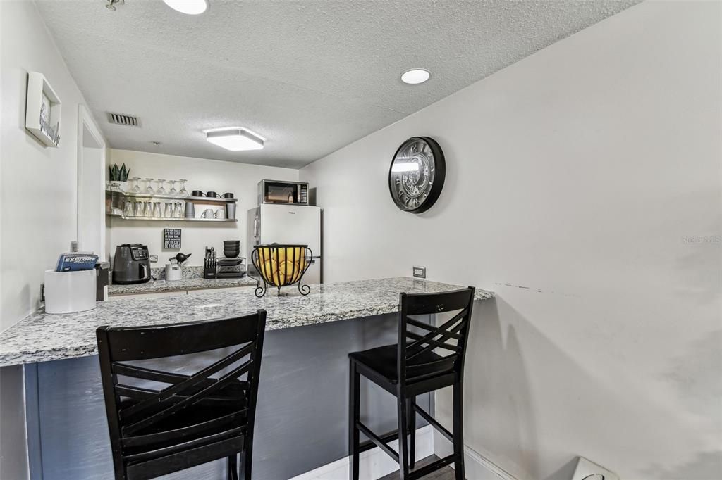 For Sale: $215,000 (1 beds, 1 baths, 610 Square Feet)