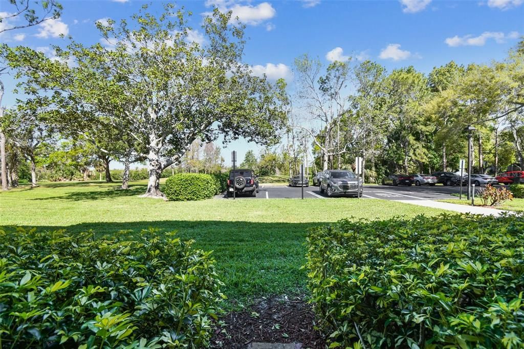 For Sale: $215,000 (1 beds, 1 baths, 610 Square Feet)