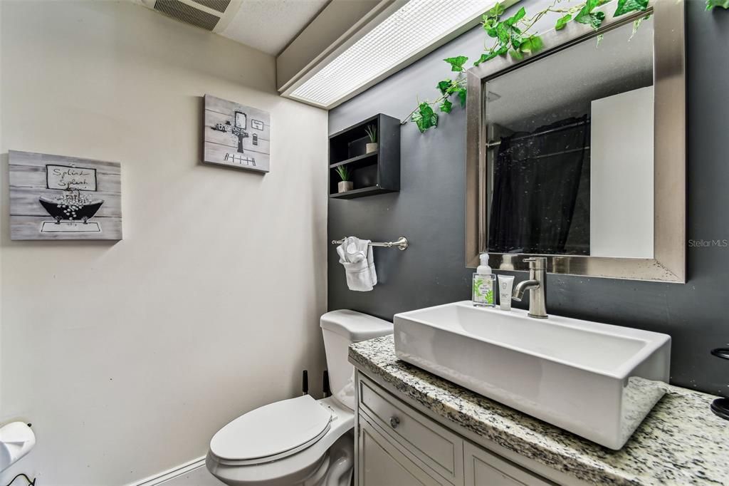 For Sale: $215,000 (1 beds, 1 baths, 610 Square Feet)