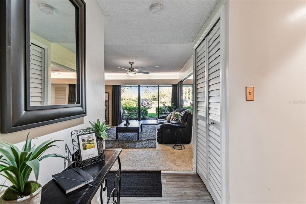 For Sale: $215,000 (1 beds, 1 baths, 610 Square Feet)