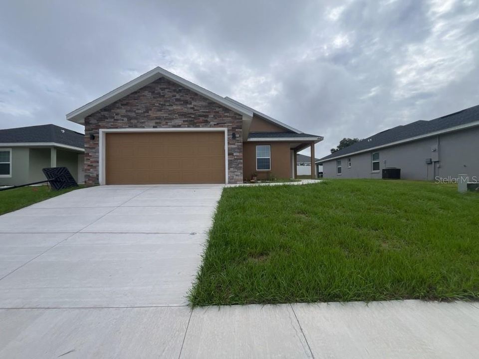 Recently Rented: $1,799 (3 beds, 2 baths, 1359 Square Feet)