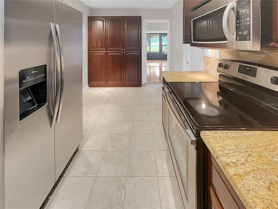 For Sale: $259,000 (2 beds, 2 baths, 1993 Square Feet)