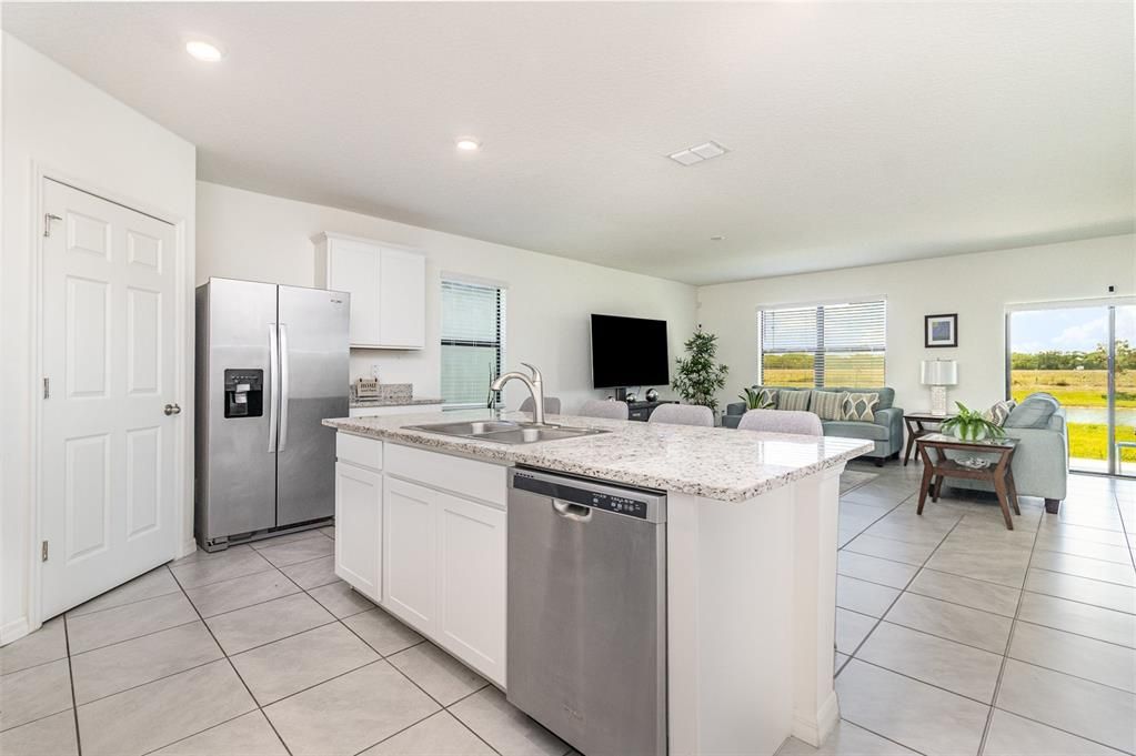 En Venta: $360,000 (4 camas, 2 baños, 1918 Pies cuadrados)