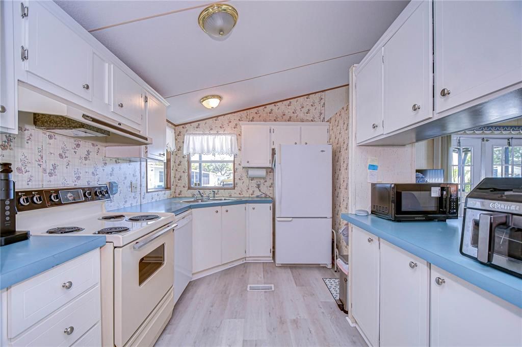 待售: $142,900 (2 贝兹, 2 浴室, 960 平方英尺)